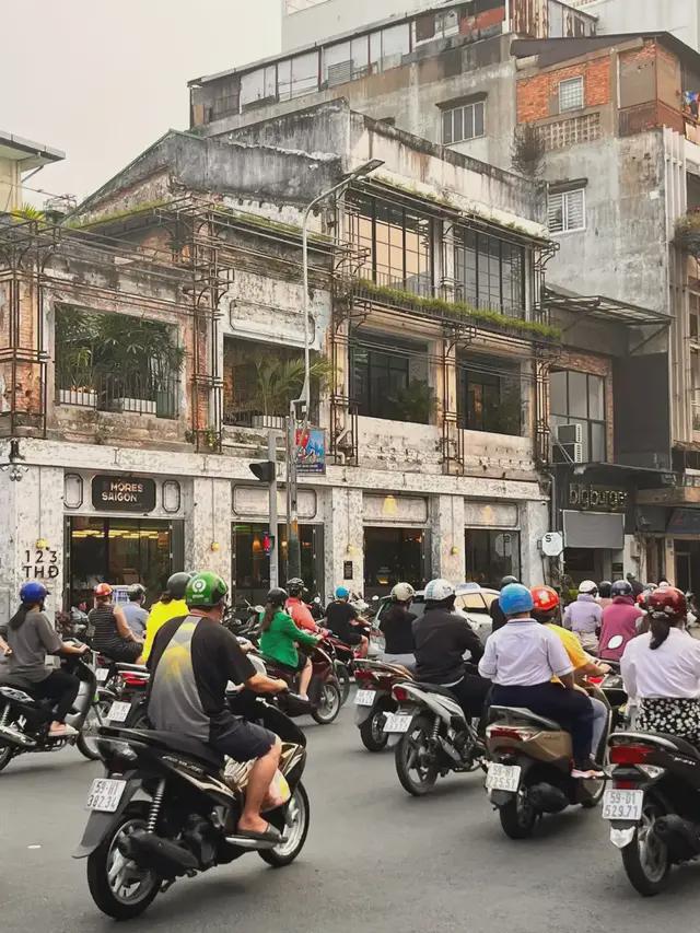 半岛.体育 (中国) 官方网站越南极浪漫之地这里有泰国的开放与繁华又有日韩的现代(图10)