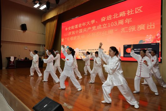 半岛.体育 (中国) 官方网站引领绽放华 夕阳亦生辉青岛西海岸新区辛安街道老年大(图6)