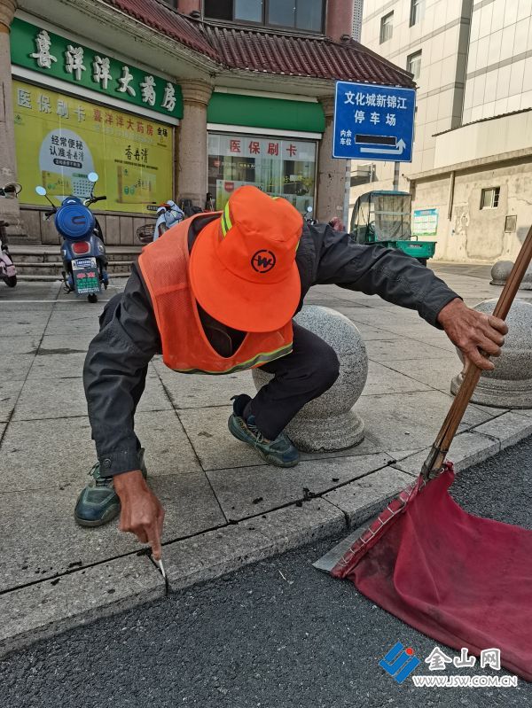 半岛江苏丹阳：匠心“智”造 环卫工人自制“神器”显神通(图1)