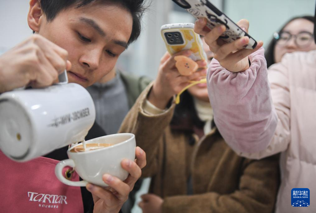 半岛下班上夜校武汉青年这样打开夜生活(图5)