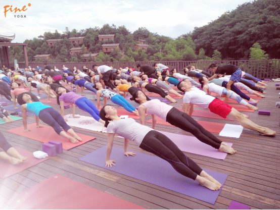 半岛.体育 (中国) 官方网站FineYoga梵音瑜伽18周年庆助力全民健康生活(图3)