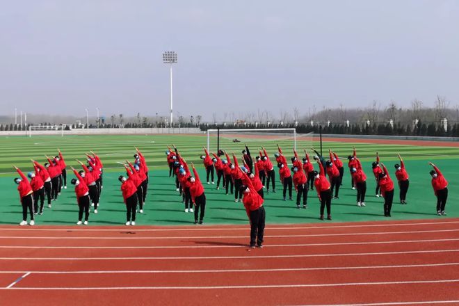 半岛.体育 (中国) 官方网站“瑜伽网课”关爱援鄂医疗队 科学健身宣传大使送健康(图5)