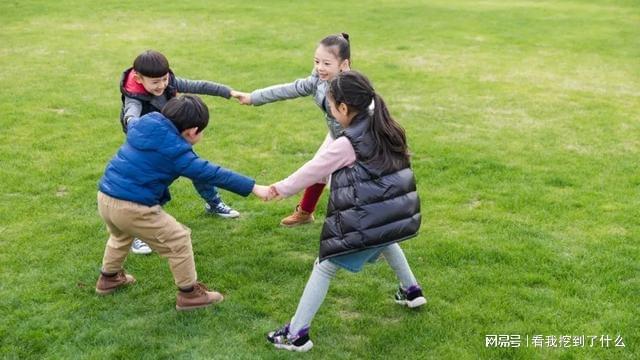 半岛.体育 (中国) 官方网站天气转凉这些户外运动帮助孩子强身健体(图2)